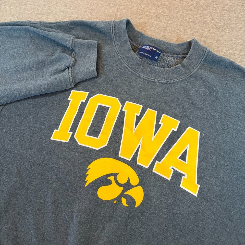 Iowa Hawkeyes MV Sport Black Sweatshirt Yellow Graphic Size M Crewneck